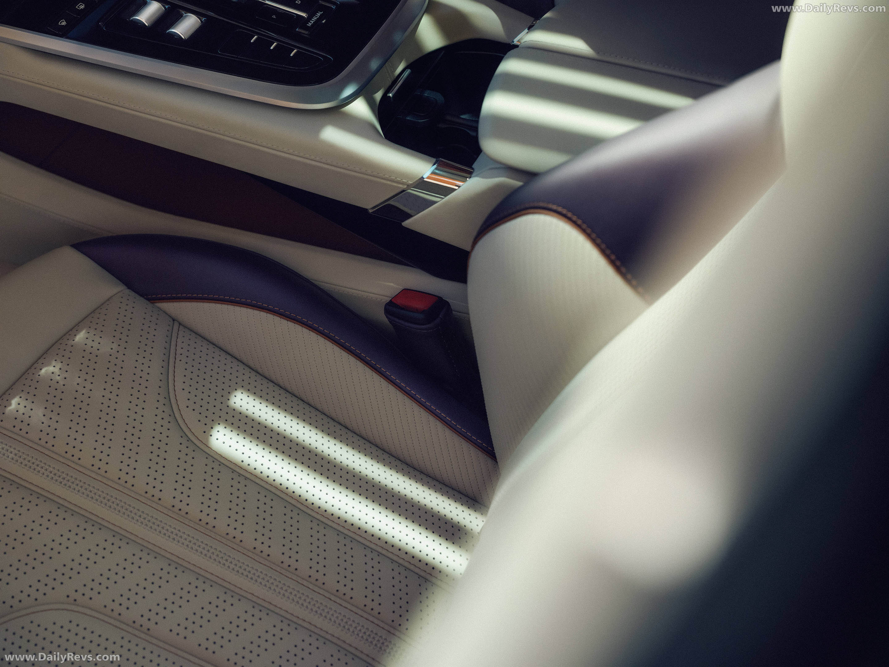 2027 Aston Martin DBX GT Interior